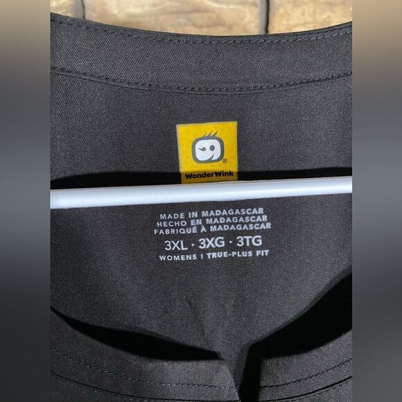 ‎Wonderwink black scrub top - Picture 4 of 6